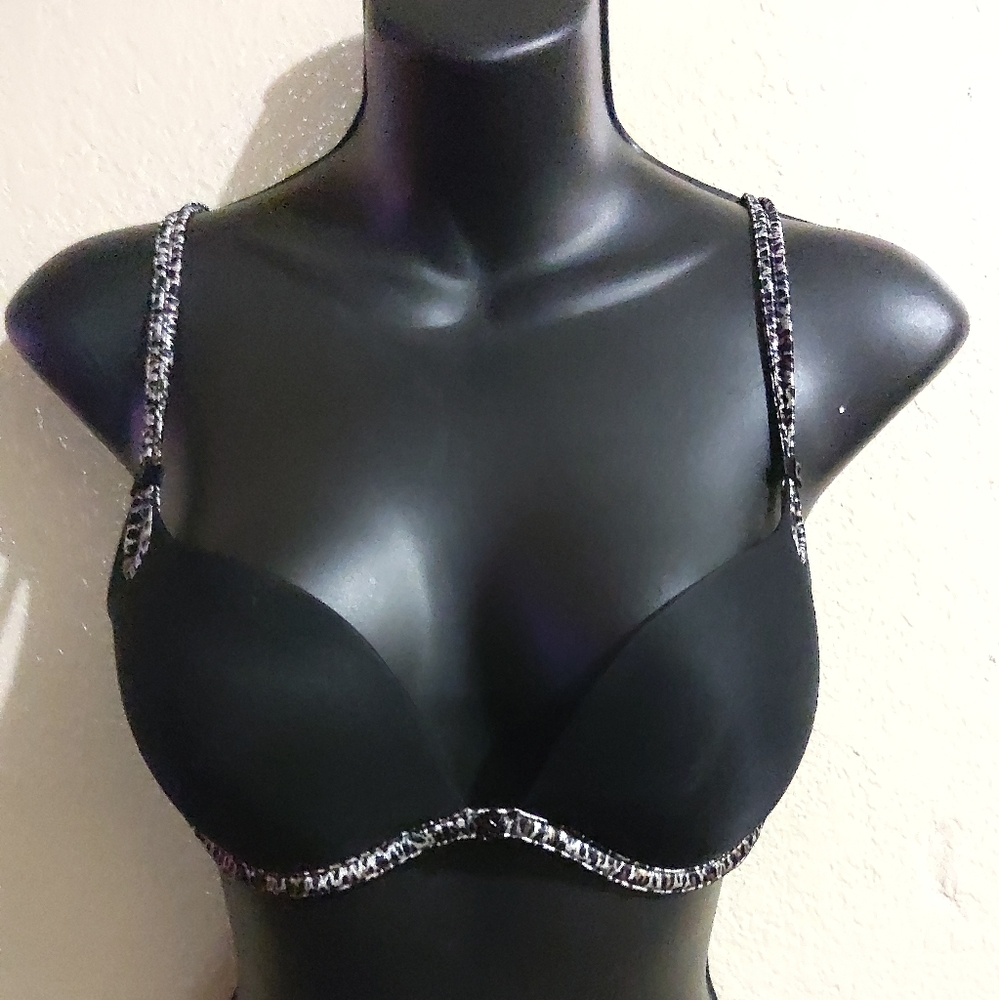 VS Sexy little thing BRA 32C NWT
